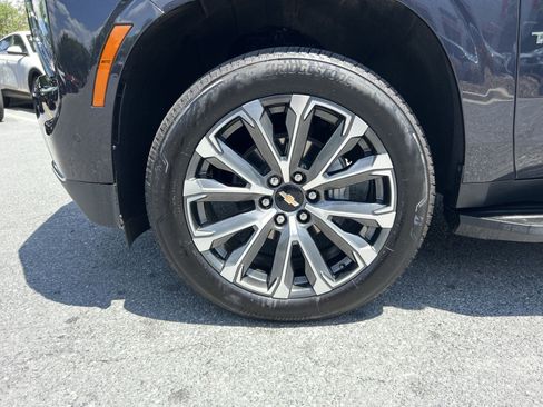 Used 2025 Chevrolet Tahoe High Country RWD image 12