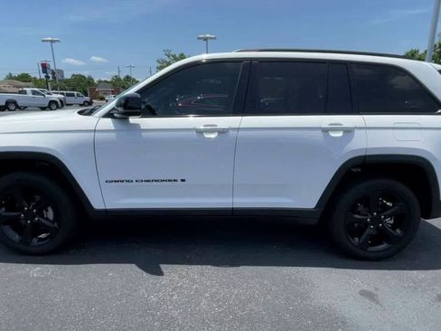 Used 2023 Jeep Grand Cherokee Altitude image 5