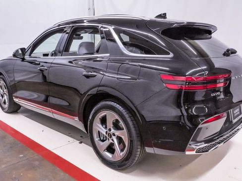 Certified 2026 Genesis GV70 2.5T Advanced image 8