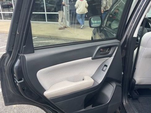 Used 2017 Subaru Forester 2.5i Premium w/ All-Weather Package AWD/4WD image 20