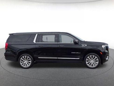 Used 2023 GMC Yukon XL Denali AWD/4WD image 4