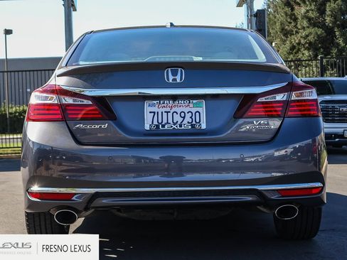 Used 2017 Honda Accord Touring image 5