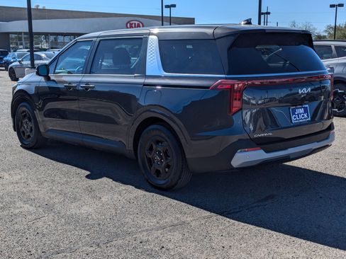 Certified 2025 Kia Carnival image 4