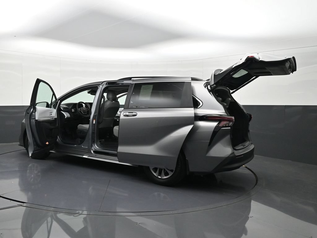 Used 2026 Toyota Sienna XLE FWD image 44