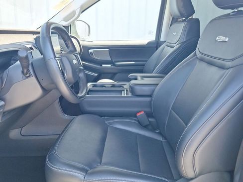 Used 2025 Ford Expedition Max Platinum AWD/4WD image 9