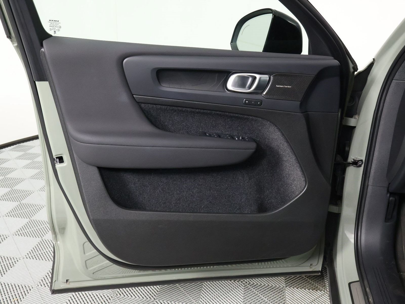 Used 2023 Volvo C40 P8 Recharge Ultimate w/ Protection Package Premier AWD/4WD image 17