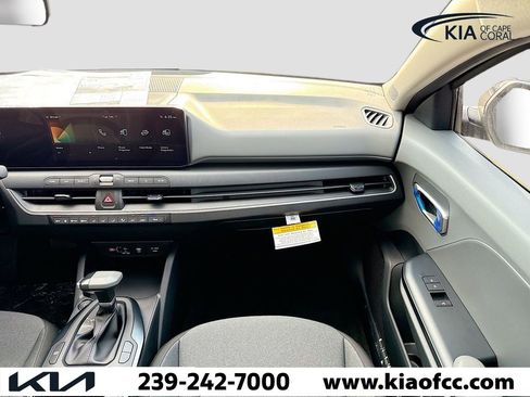New 2025 Kia K4 LXS image 17