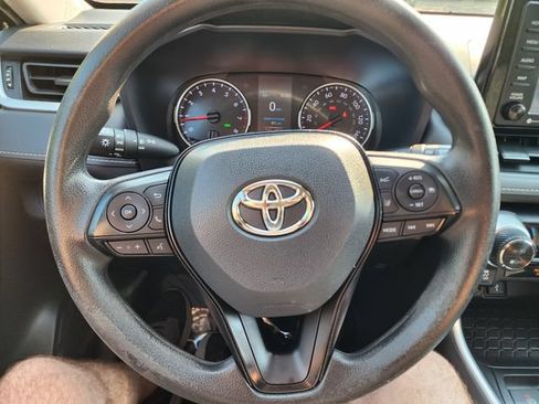 Used 2021 Toyota RAV4 XLE AWD/4WD image 21