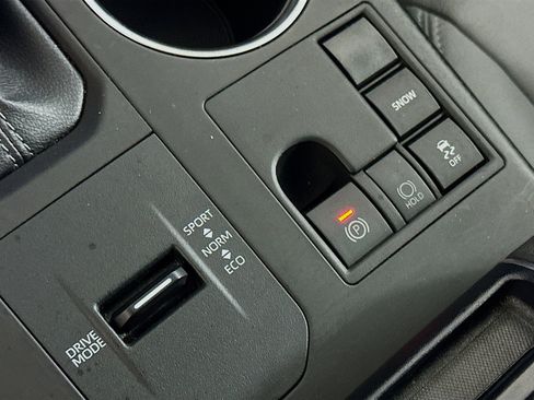 Used 2024 Toyota Highlander LE image 26