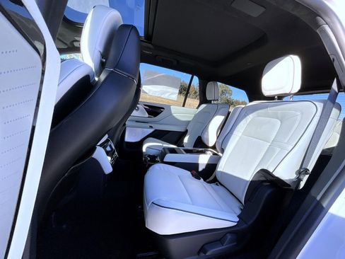 New 2026 Lincoln Aviator Black Label w/ Jet Appearance Package image 11