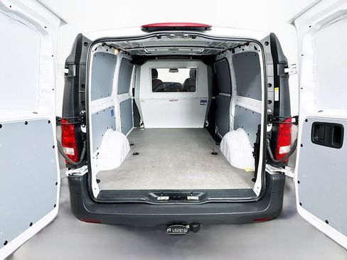 Used 2022 Mercedes-Benz Metris image 9