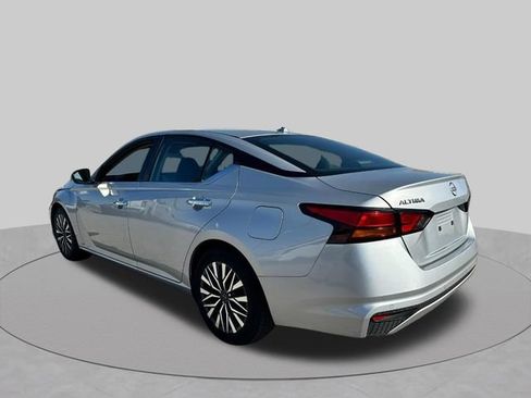 Used 2024 Nissan Altima 2.5 SV FWD image 7