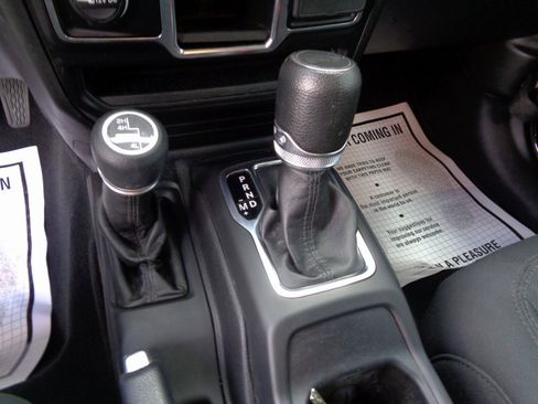 Used 2022 Jeep Wrangler Unlimited Sport image 12