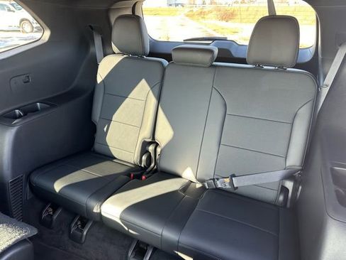 Used 2025 Buick Enclave Preferred image 15