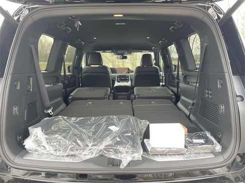 New 2025 Nissan Armada SL w/ Captain's Chari Seat Package image 16
