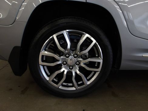 Used 2024 GMC Terrain Denali w/ Denali Premium Package AWD/4WD image 20