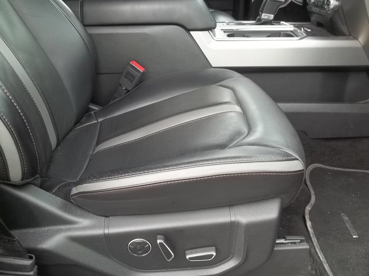 Used 2018 Ford F150 Platinum w/ Equipment Group 701A Luxury AWD/4WD image 12
