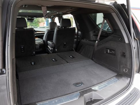 Used 2023 Cadillac Escalade Premium Luxury image 40