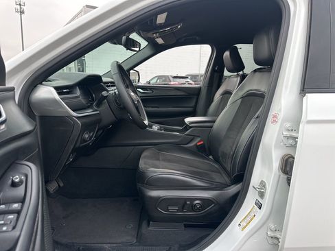 Used 2024 Jeep Grand Cherokee L Laredo image 6