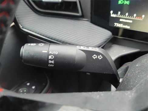 Certified 2025 Nissan Kicks SR image 16