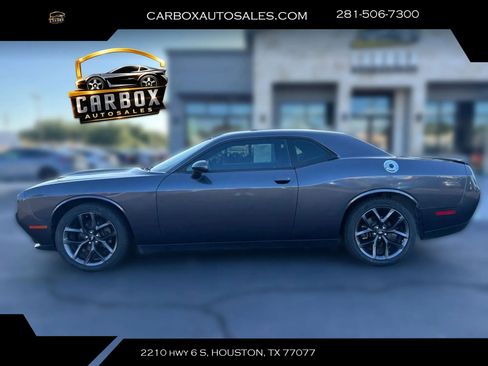 Used 2019 Dodge Challenger SXT w/ Blacktop Package RWD image 2