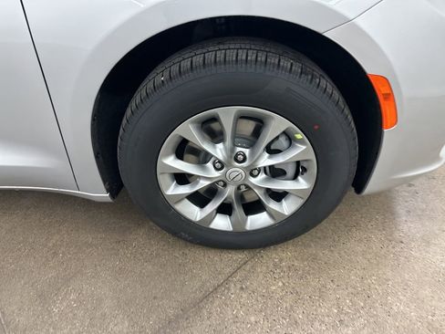 New 2026 Chrysler Pacifica Select AWD/4WD image 13