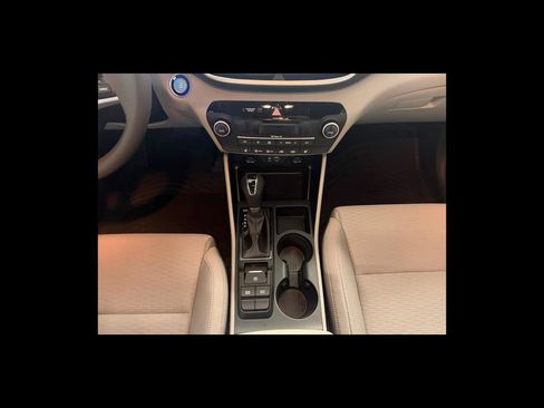 Used 2020 Hyundai Tucson SEL w/ Winter Weather Package FWD image 16