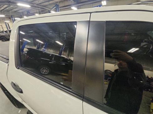 Used 2019 Nissan Titan SV w/ SV Convenience Package image 34