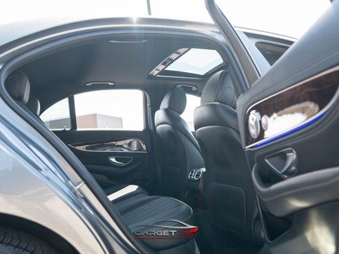 Used 2019 Mercedes-Benz E 300 4MATIC image 19