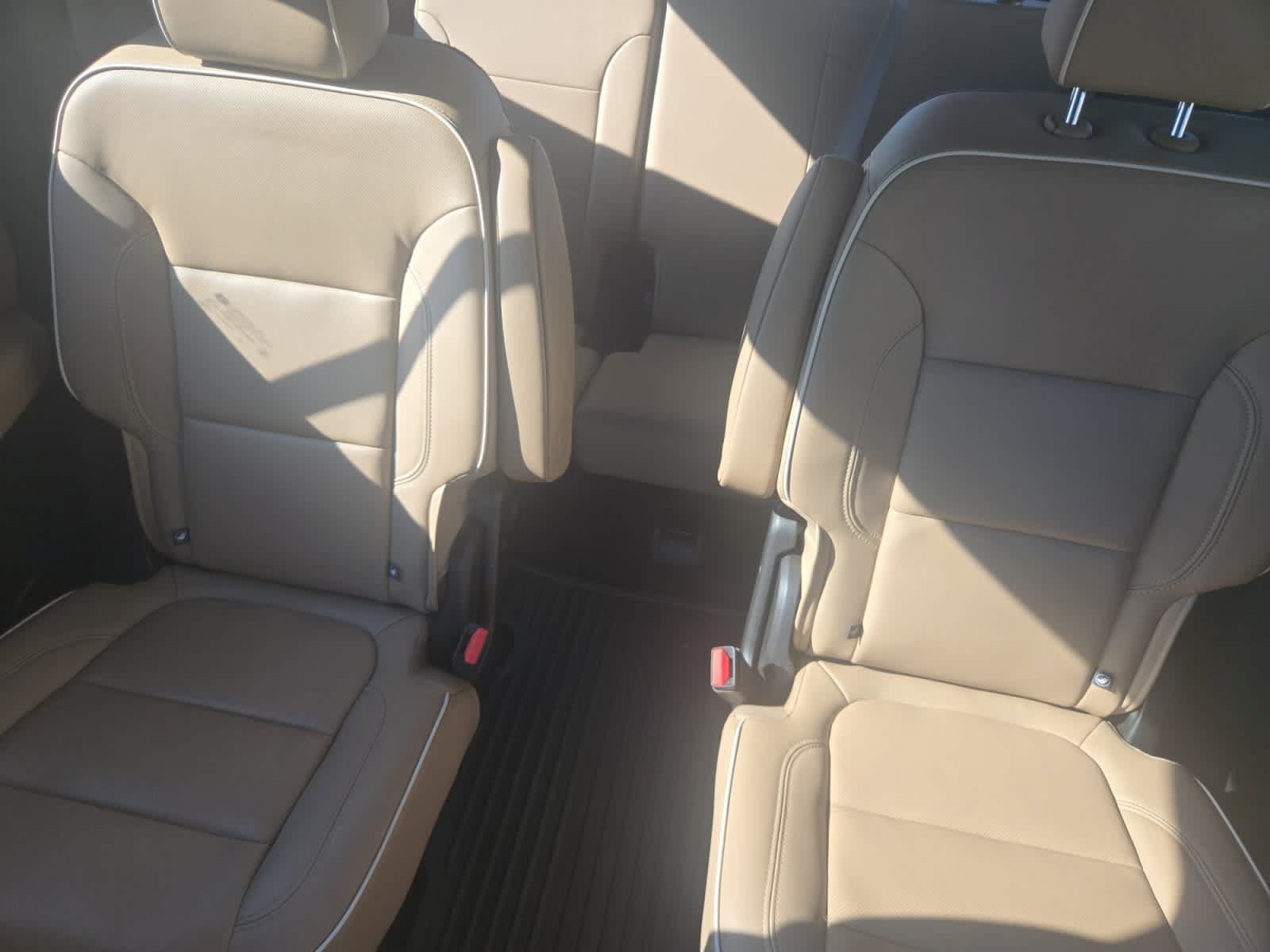 Used 2023 Chevrolet Traverse Premier FWD image 13