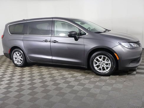 Used 2023 Chrysler Voyager LX image 15