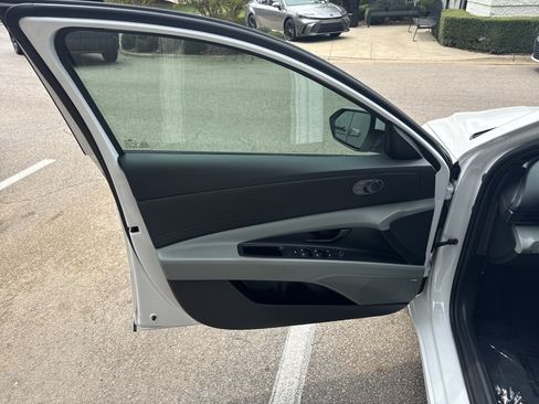 Used 2025 Hyundai Elantra Limited w/ Cargo Package FWD image 14