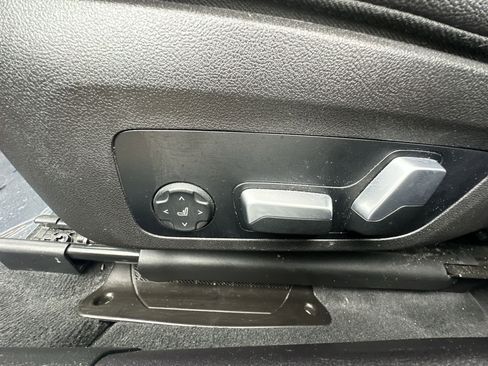 Used 2023 BMW 330i Sedan w/ Driving Assistance Package image 14