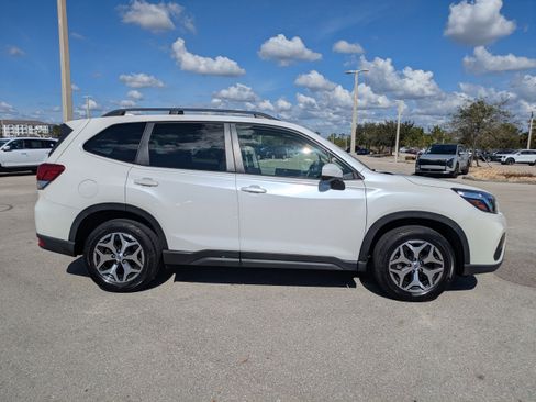 Used 2020 Subaru Forester Premium image 4