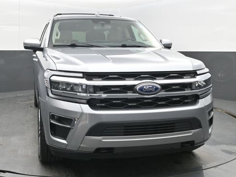 Used 2022 Ford Expedition Limited image 3