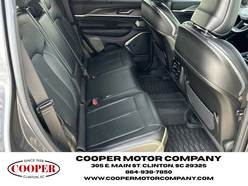 Used 2022 Jeep Grand Cherokee Overland w/ Advanced Protech Group III image 15