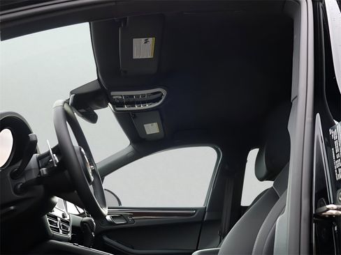 New 2026 Porsche Macan image 35