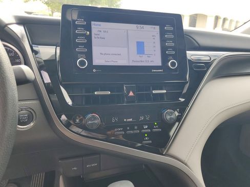 Used 2024 Toyota Camry LE w/ Convenience Package image 16