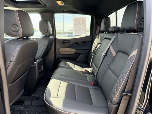 Used 2024 GMC Canyon Denali image 15