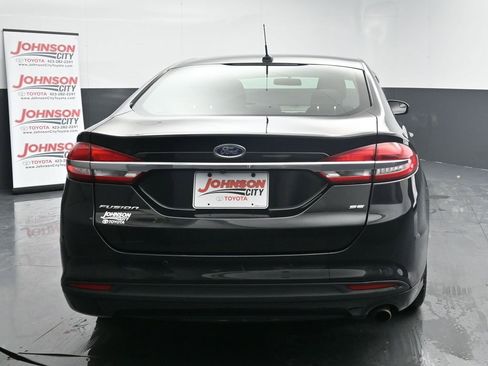 Used 2018 Ford Fusion SE w/ Fusion SE Technology Package image 8