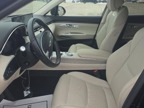 Used 2025 Genesis GV70 2.5T w/ Select Package image 2