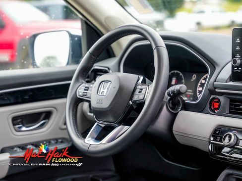 Used 2023 Honda Pilot Touring image 12