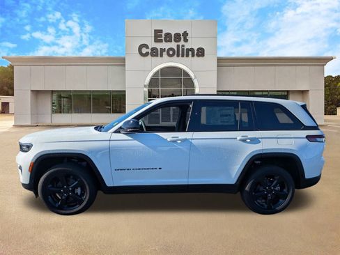 New 2025 Jeep Grand Cherokee Altitude image 6