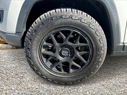 Used 2018 Jeep Compass Trailhawk image 9