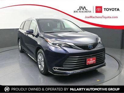 Certified 2022 Toyota Sienna Platinum