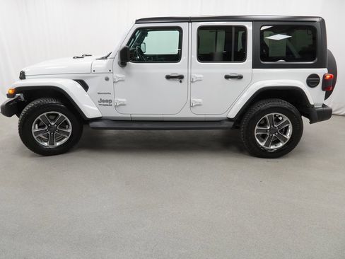 Used 2019 Jeep Wrangler Unlimited Sahara w/ Cold Weather Group image 15