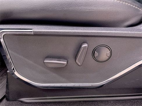 Used 2024 Ford F350 Lariat image 12