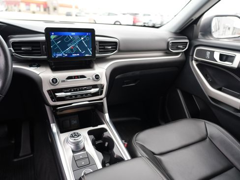 Used 2022 Ford Explorer XLT w/ Equipment Group 202A image 26