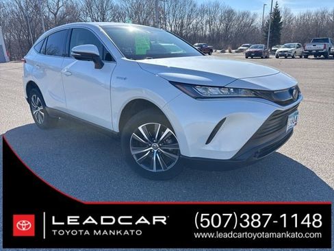 Used 2021 Toyota Venza LE image 1