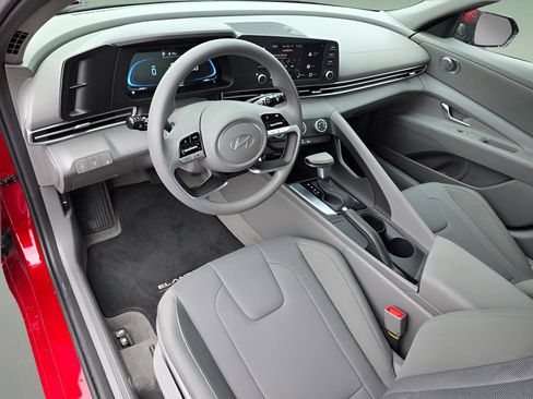 Used 2024 Hyundai Elantra SE image 20